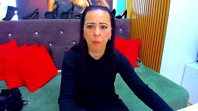 Snapshot of LauraSin chatting on 05/01/26, 03:33 LauraSin online show from 05/01/26, 03:33