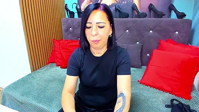 Snapshot of LauraSin chatting on 07/16/26, 03:25 LauraSin online show from 07/16/26, 03:25