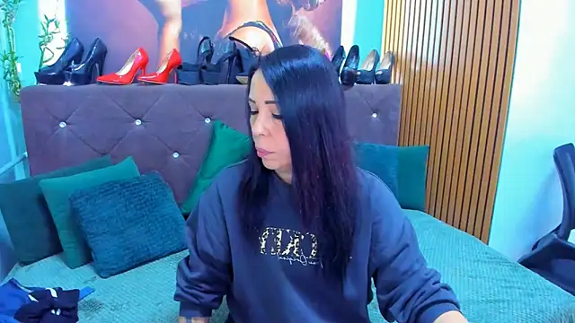 Snapshot of LauraSin chatting on 10/06/25, 03:19 LauraSin online show from 10/06/25, 03:19