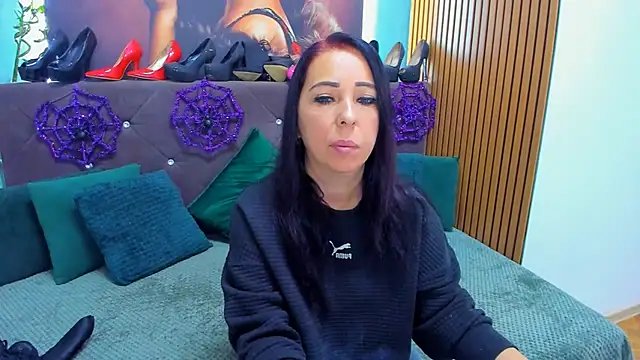 Snapshot of LauraSin chatting on 10/25/25, 03:38 LauraSin online show from 10/25/25, 03:38