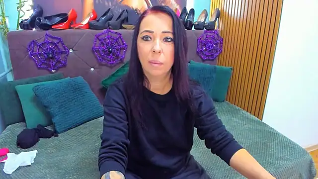 Snapshot of LauraSin chatting on 10/27/25, 04:46 LauraSin online show from 10/27/25, 04:46