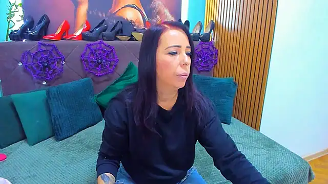 Snapshot of LauraSin chatting on 10/30/25, 04:22 LauraSin online show from 10/30/25, 04:22