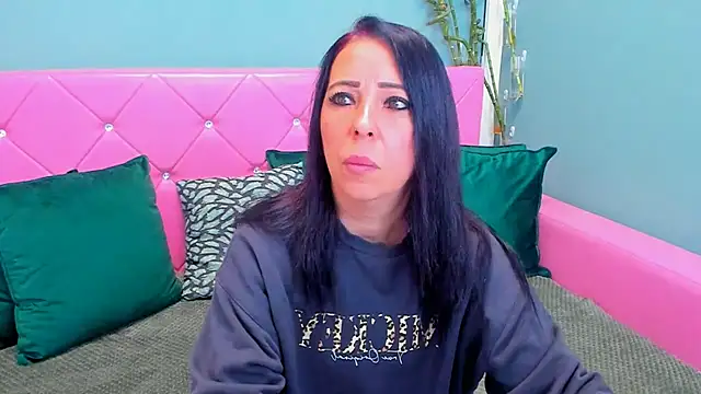 Snapshot of LauraSin chatting on 11/13/25, 04:16 LauraSin online show from 11/13/25, 04:16