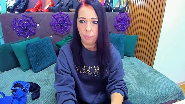 Snapshot of LauraSin chatting on 10/26/25, 04:24 LauraSin online show from 10/26/25, 04:24