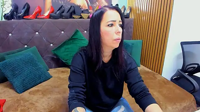 Snapshot of LauraSin chatting on 10/18/25, 03:19 LauraSin online show from 10/18/25, 03:19