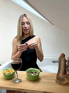 lola tentatiion online show from 10/19/25, 03:26