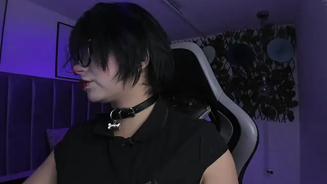 Snapshot of Kitty_Gang chatting on 05/13/26, 01:23 Kitty Gang online show from 05/13/26, 01:23