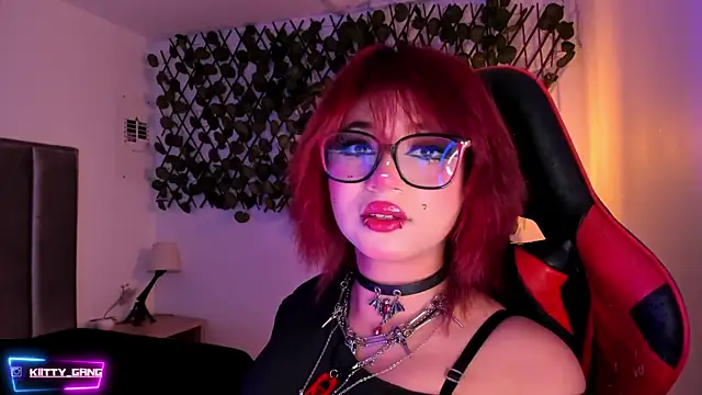Snapshot of Kitty_Gang chatting on 09/10/25, 02:10 Kitty Gang online show from 09/10/25, 02:10