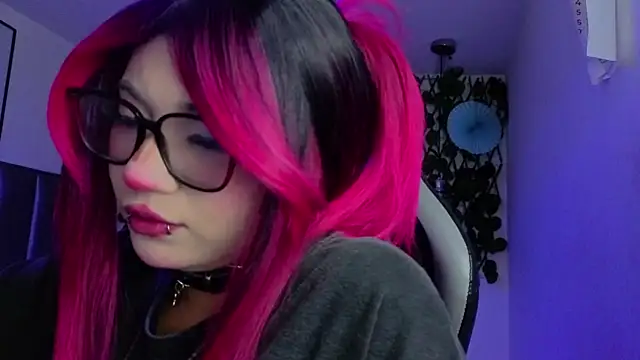 Snapshot of Kitty_Gang chatting on 05/16/26, 01:48 Kitty Gang online show from 05/16/26, 01:48