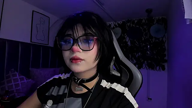 Snapshot of Kitty_Gang chatting on 06/17/26, 01:27 Kitty Gang online show from 06/17/26, 01:27