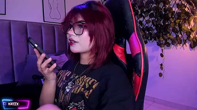 Kitty Gang online show from 11/20/25, 02:12