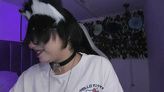 Kitty Gang online show from 04/11/26, 01:46