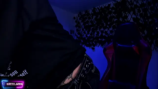 Kitty Gang online show from 11/28/25, 02:45