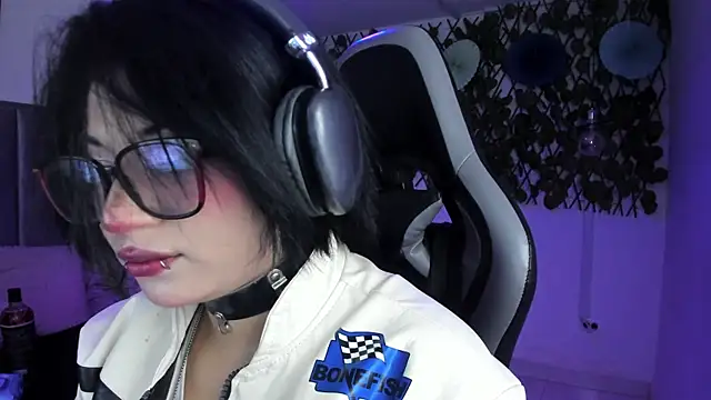 Snapshot of Kitty_Gang chatting on 07/11/26, 01:06 Kitty Gang online show from 07/11/26, 01:06