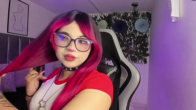 Snapshot of Kitty_Gang chatting on 06/16/26, 01:27 Kitty Gang online show from 06/16/26, 01:27