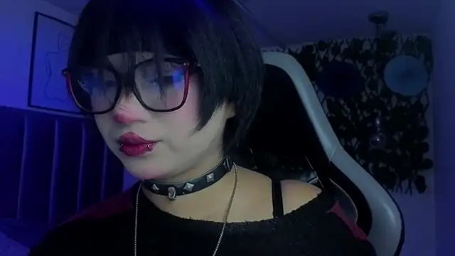 Snapshot of Kitty_Gang chatting on 05/12/26, 01:24 Kitty Gang online show from 05/12/26, 01:24