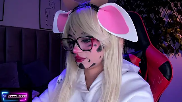 Kitty Gang online show from 10/31/25, 02:30