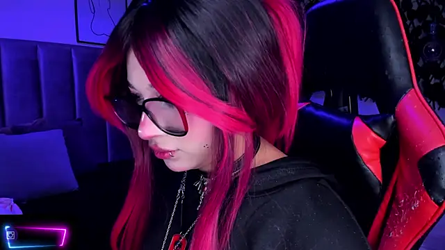 Kitty Gang online show from 12/17/25, 02:27