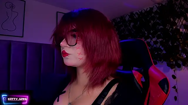 Kitty Gang online show from 11/18/25, 01:43