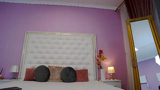 Snapshot of Lenna_Paul chatting on 10/30/25, 05:06 Lenna Paul online show from 10/30/25, 05:06