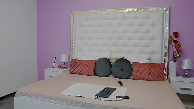 Snapshot of Lenna_Paul chatting on 03/19/25, 04:47 Lenna Paul online show from 03/19/25, 04:47