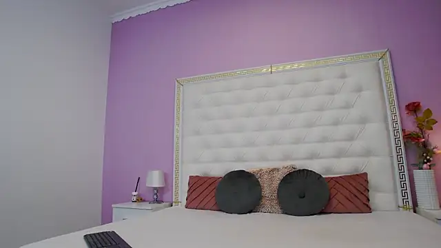 Snapshot of Lenna_Paul chatting on 12/17/25, 04:50 Lenna Paul online show from 12/17/25, 04:50