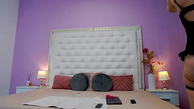 Snapshot of Lenna_Paul chatting on 09/24/25, 03:57 Lenna Paul online show from 09/24/25, 03:57