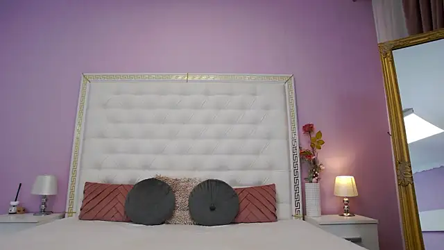 Lenna Paul online show from 12/23/25, 04:12