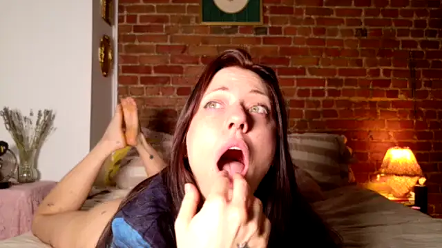 MaeDaybaby online show from 11/26/25, 02:28