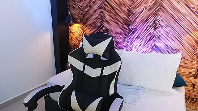 emma collson online show from 11/22/25, 12:10