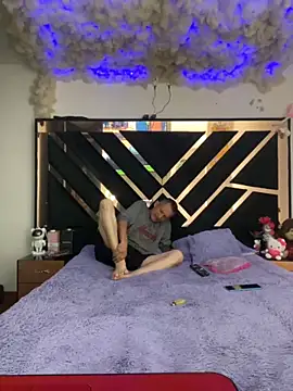 Snapshot of Brianna_Trans00 chatting on 11/26/25, 02:00 Brianna Trans00 online show from 11/26/25, 02:00