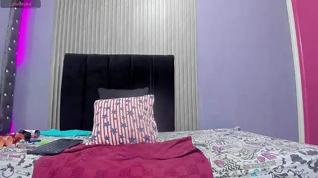 Snapshot of Cindy_milf chatting on 06/28/26, 04:24 Cindy milf online show from 06/28/26, 04:24