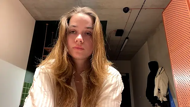 Celeste Glow online show from 12/04/24, 11:30