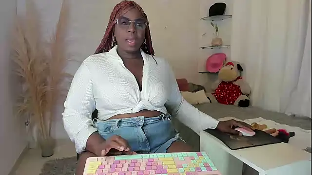 Leslie browm online show from 06/04/26, 09:03