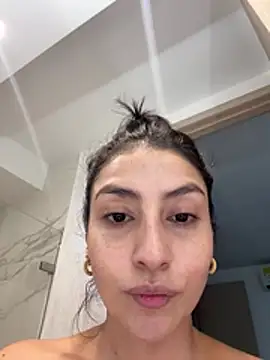 Gia Ferh online show from 02/05/26, 01:56