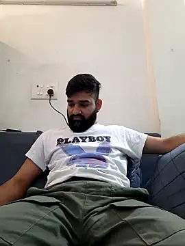 Snapshot of Fun_Guuy chatting on 01/10/25, 04:22 Fun Guuy online show from 01/10/25, 04:22