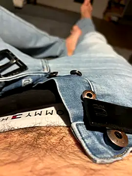 Snapshot of mrniceguy198 chatting on 10/11/25, 09:27 mrniceguy198 online show from 10/11/25, 09:27