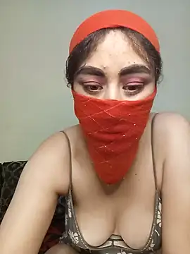 Snapshot of Lalou chatting on 12/13/24, 03:11 Lalou online show from 12/13/24, 03:11