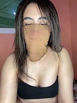 Snapshot of Lalou chatting on 04/07/26, 10:11 Lalou online show from 04/07/26, 10:11