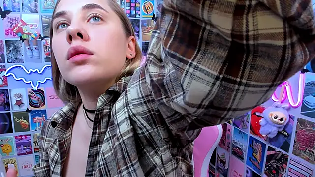 MiaMilas online show from 10/20/25, 04:25