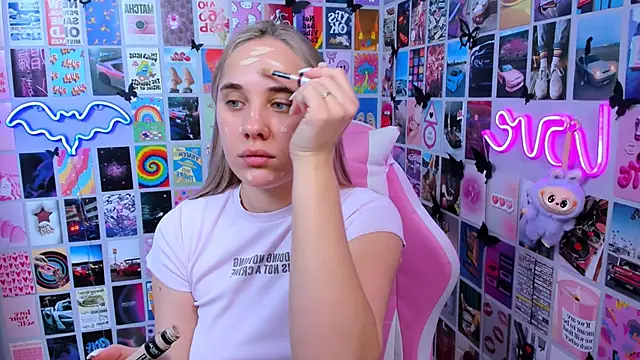 MiaMilas online show from 12/17/25, 11:37