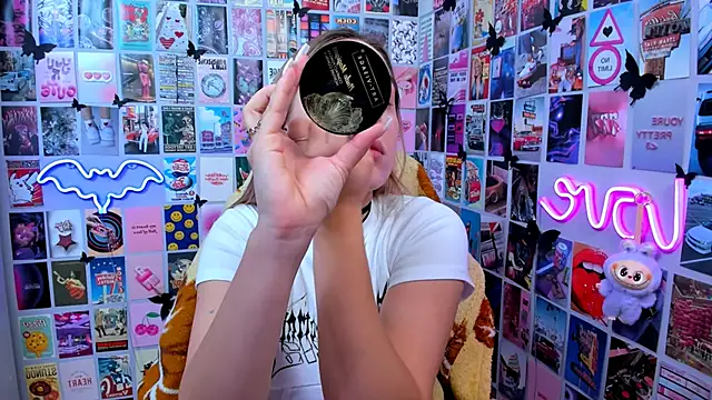 MiaMilas online show from 10/22/25, 12:26