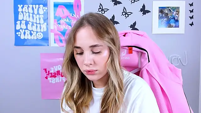 MiaMilas online show from 12/30/24, 12:42