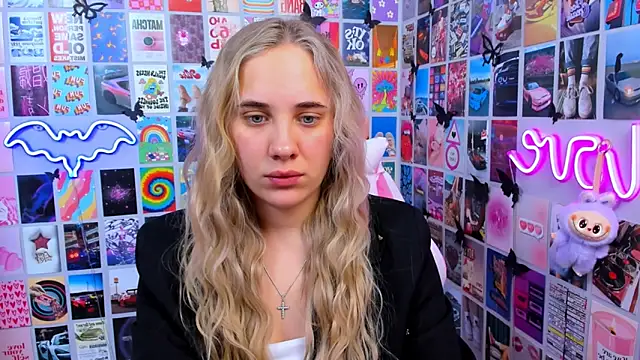 MiaMilas online show from 12/18/25, 03:05