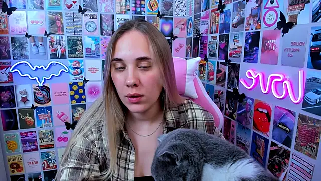 MiaMilas online show from 10/13/25, 03:57