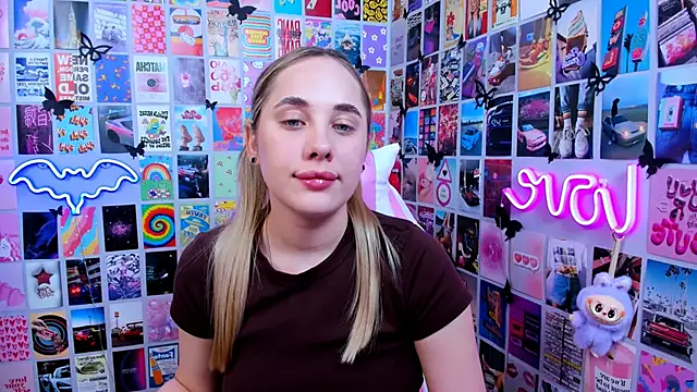 MiaMilas online show from 05/19/26, 02:02