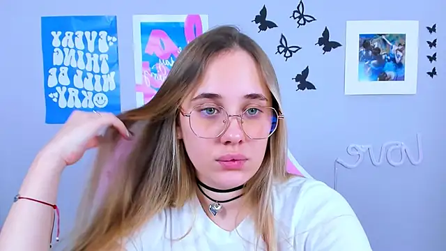 MiaMilas online show from 12/23/24, 07:49