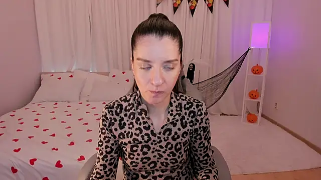 helentasty online show from 10/30/25, 03:49