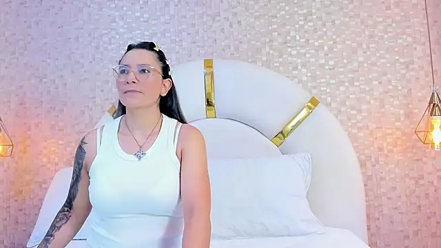 Snapshot of sophie_1 chatting on 03/13/25, 03:11 sophie 1 online show from 03/13/25, 03:11