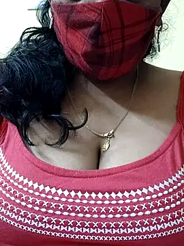 Snapshot of mallu-sumi chatting on 03/20/25, 04:42 mallu-sumi online show from 03/20/25, 04:42